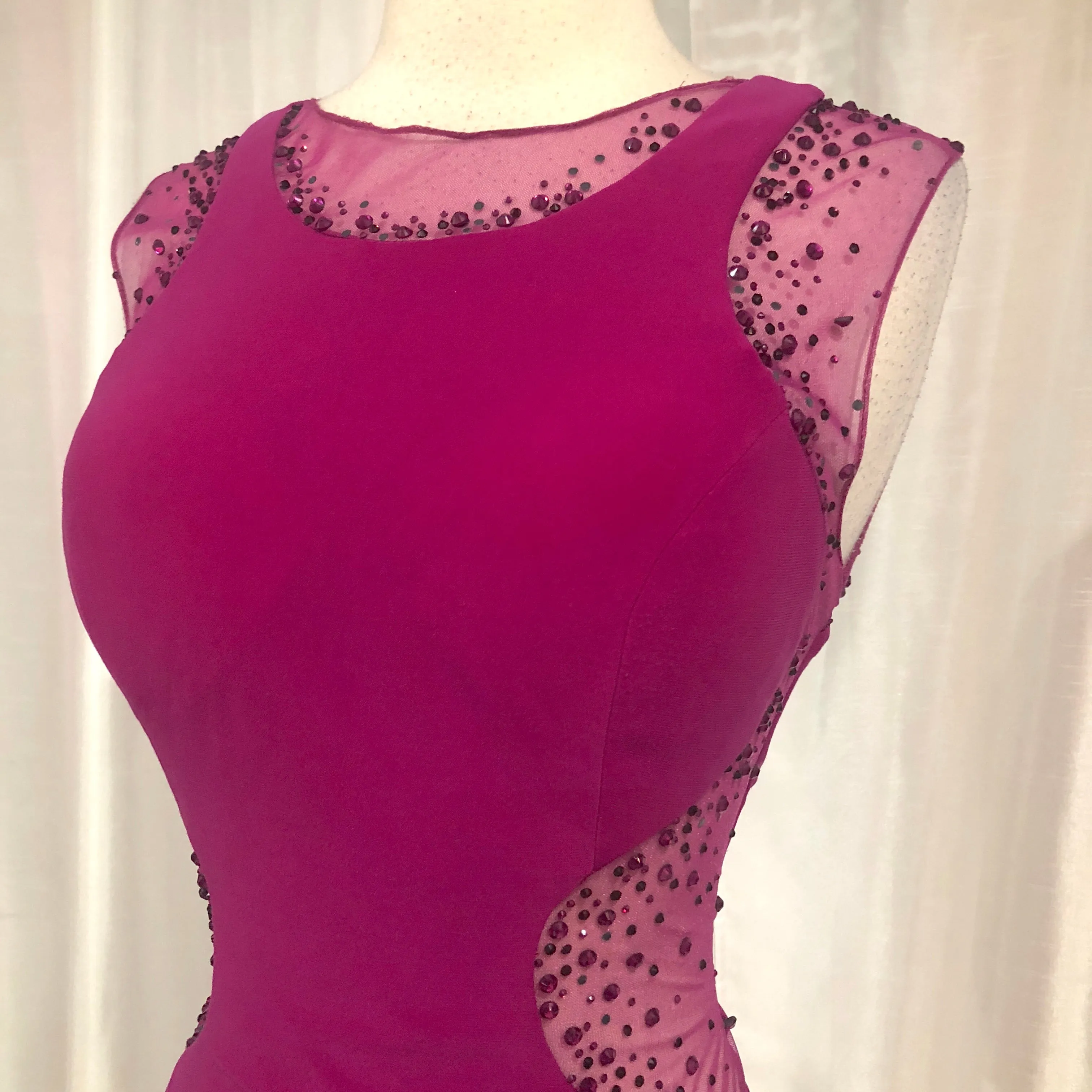 BOUTIQUE Short Fuchsia Form Fitting Gown Size M