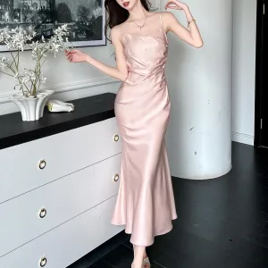 Chic Strappy Dress in Luxurious Satin for a Fashionable Look