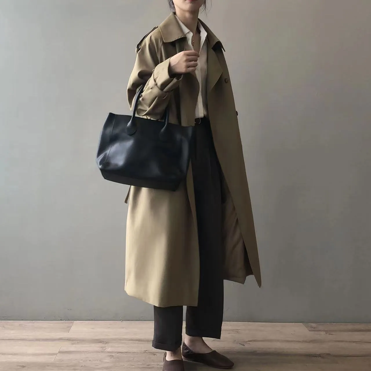Classic trench coat ladies - High-quality craftsmanship for durability - Perfect for chilly days