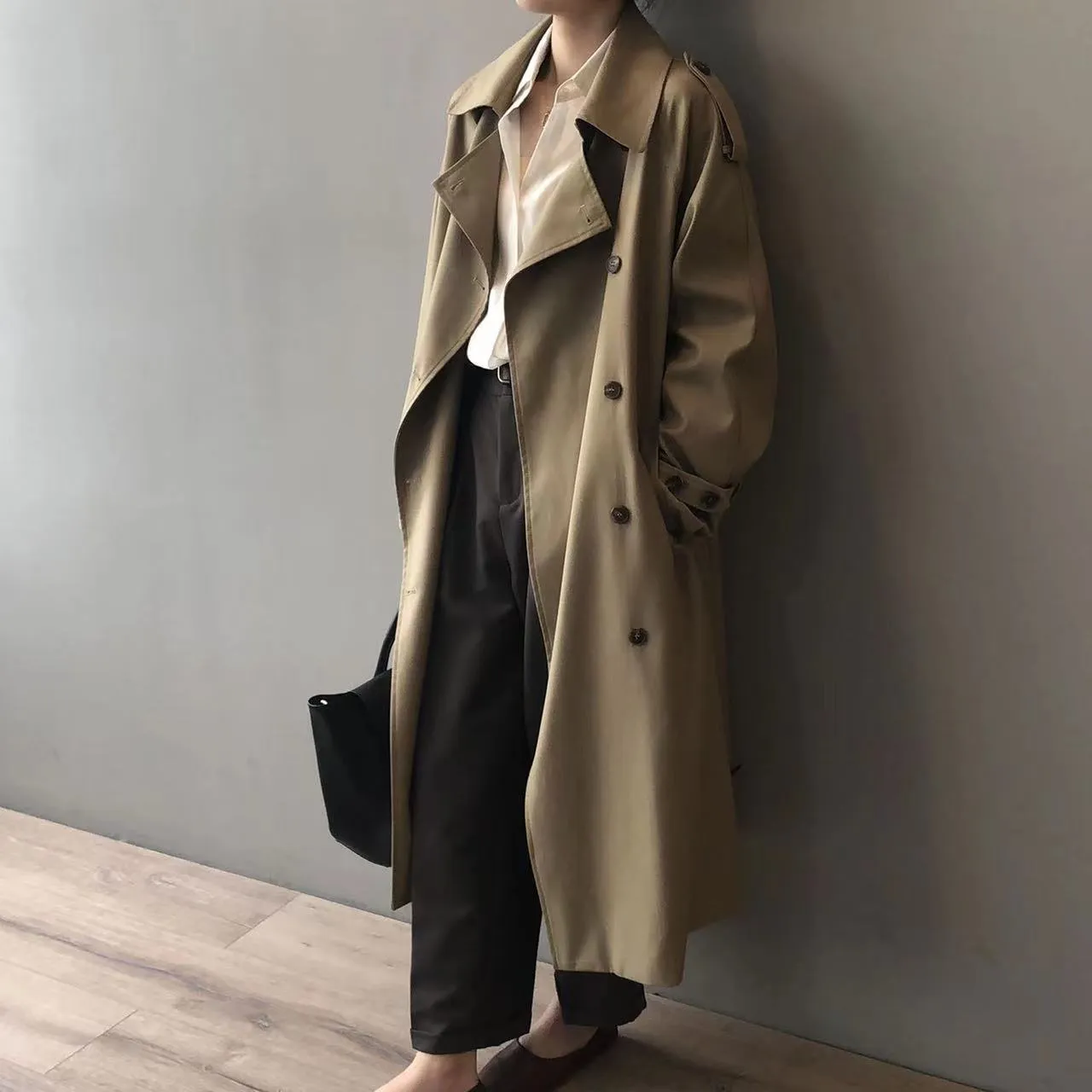 Classic trench coat ladies - High-quality craftsmanship for durability - Perfect for chilly days