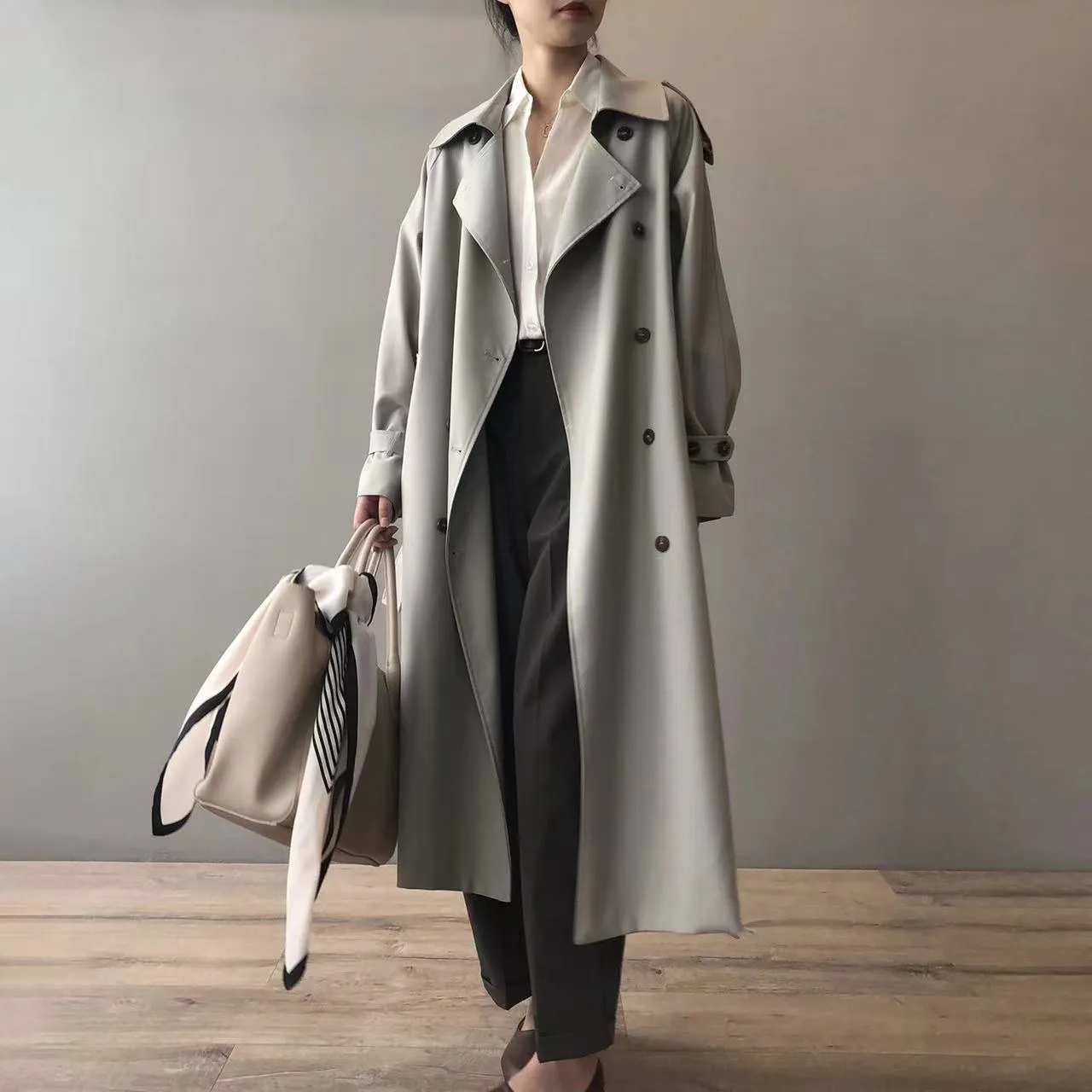 Classic trench coat ladies - High-quality craftsmanship for durability - Perfect for chilly days