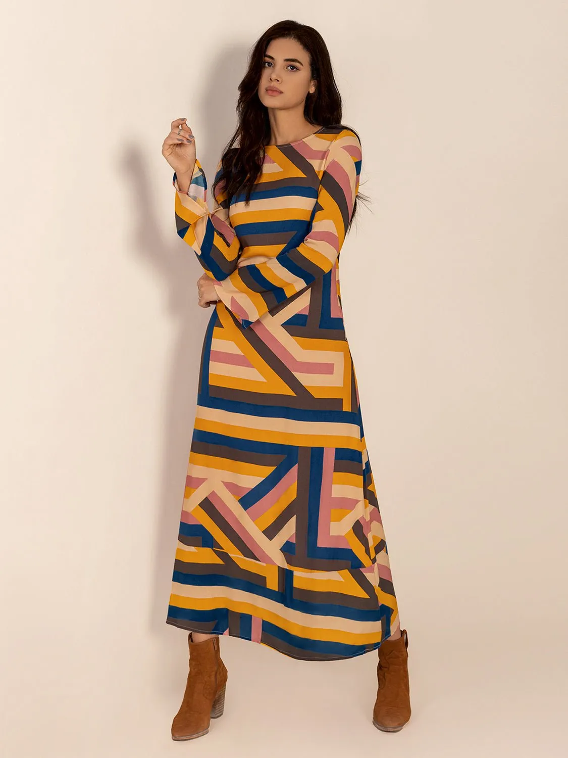 Contrast Round Neck Flare Sleeve Midi Dress
