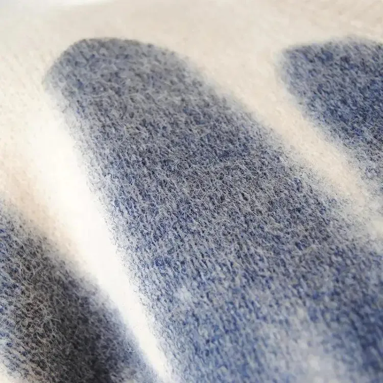 Cozy Knitted Sweater with Wavy Line Design for Winter Comfort