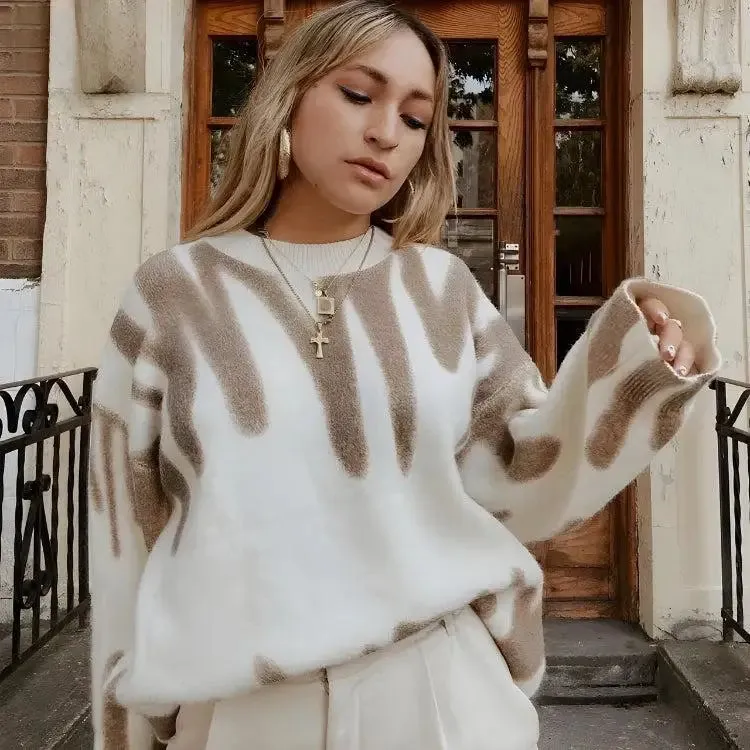 Cozy Knitted Sweater with Wavy Line Design for Winter Comfort