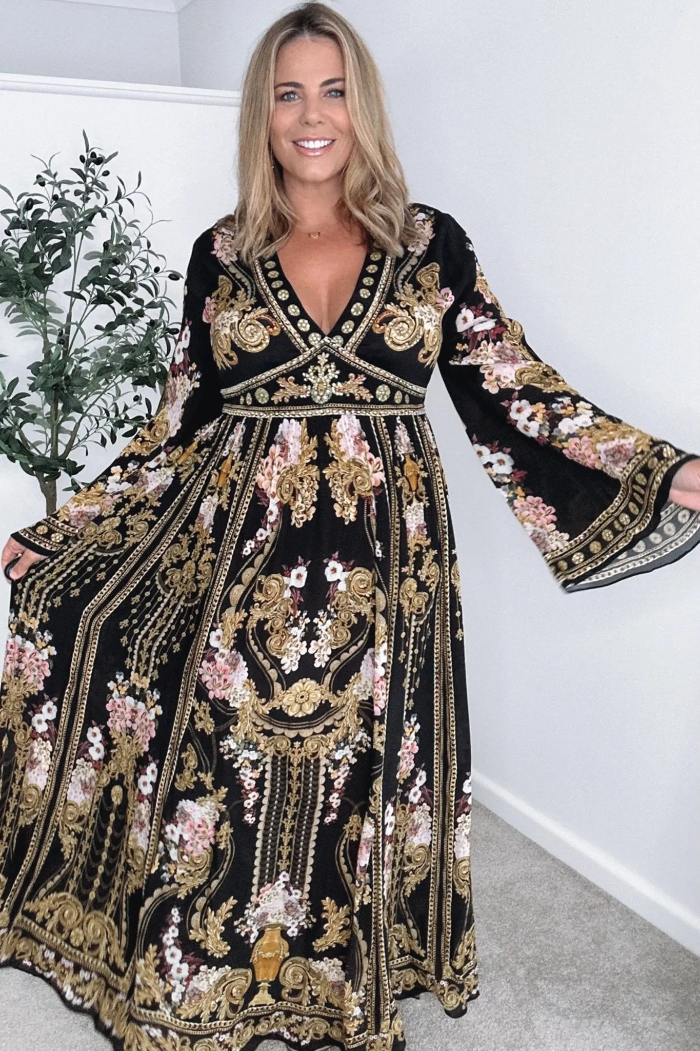 GOLDEN GIRL MAXI DRESS W FLARED SLEEVES