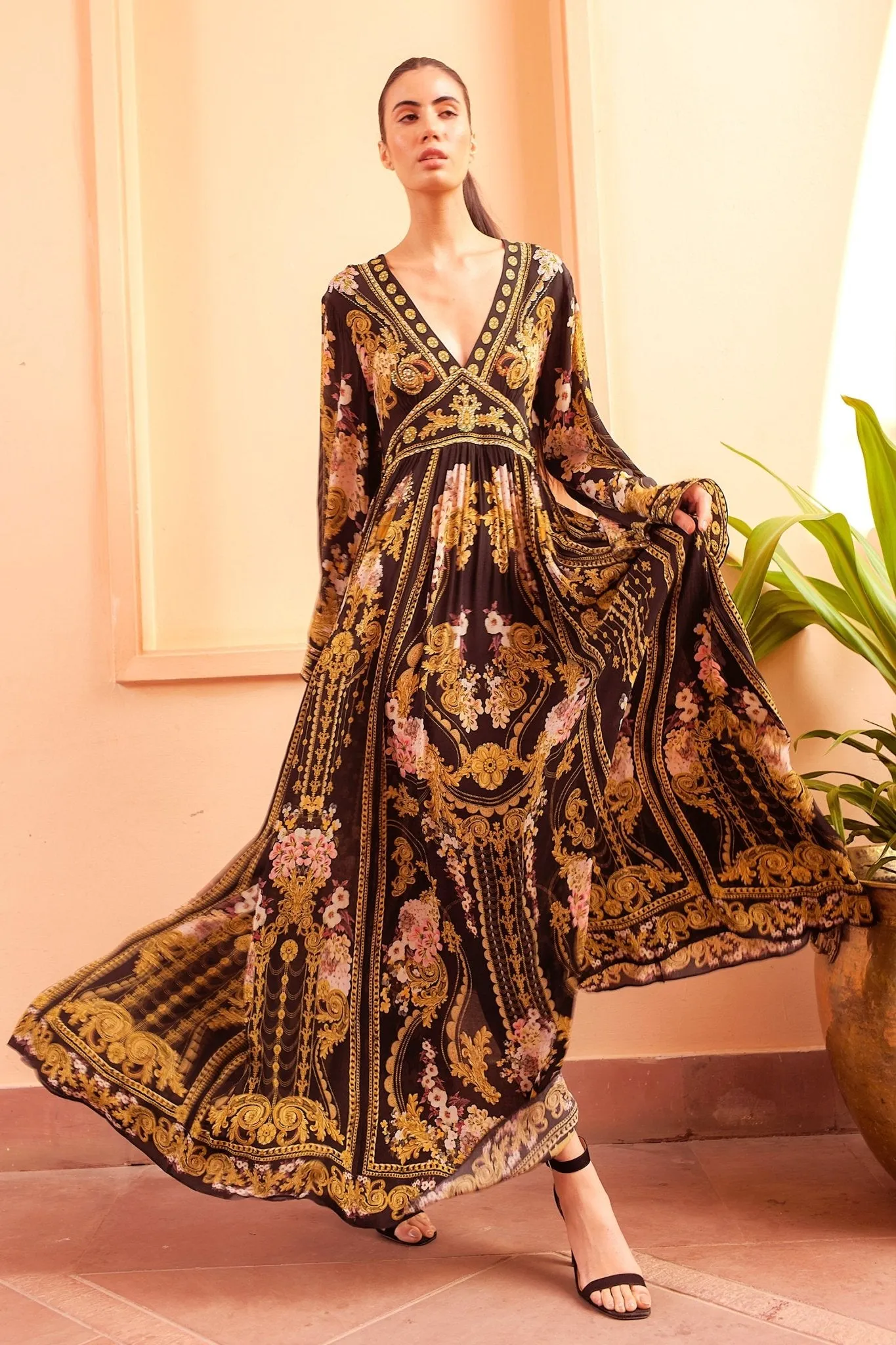 GOLDEN GIRL MAXI DRESS W FLARED SLEEVES