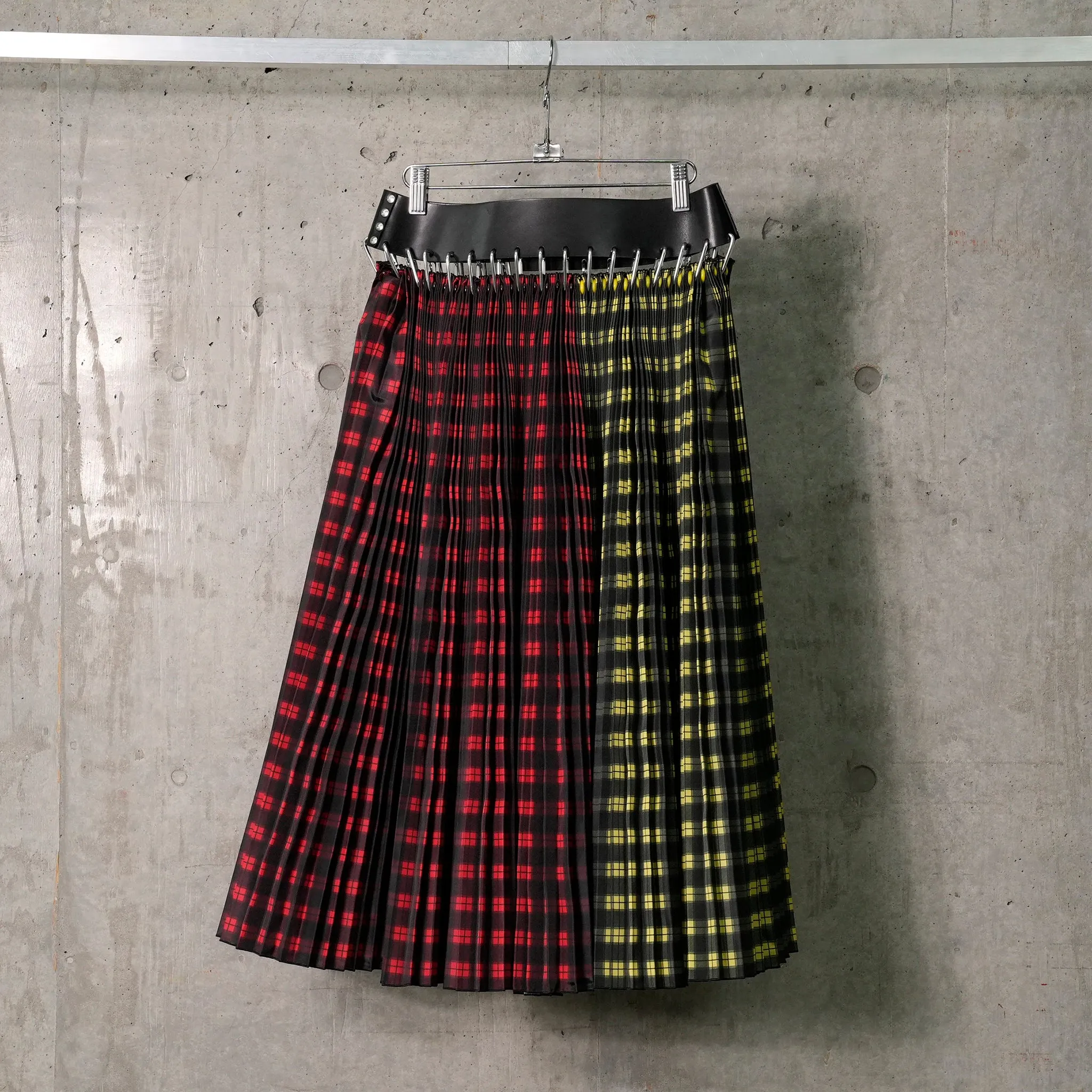 SPLIT MIDI CARABINER SKIRT / MULTI