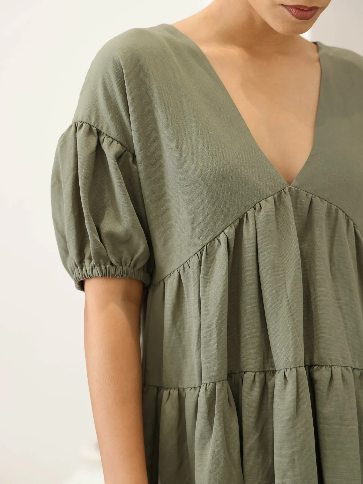 V-Neck Balloon Sleeved Flared Mini Dress
