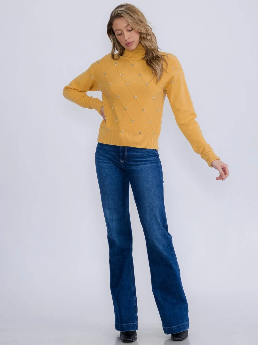 WOMEN'S LONG SLEEVE TURTLE NECK STUDS PULLOVER SWEATER